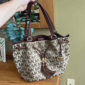 Michael Kors Jet Set Signature Tote